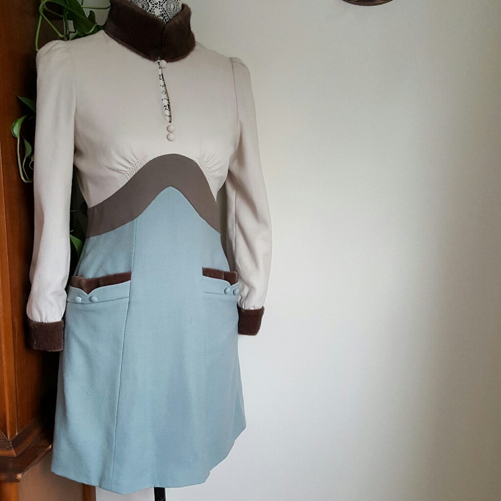 Beautiful Stretsis brown faux fur collar dress